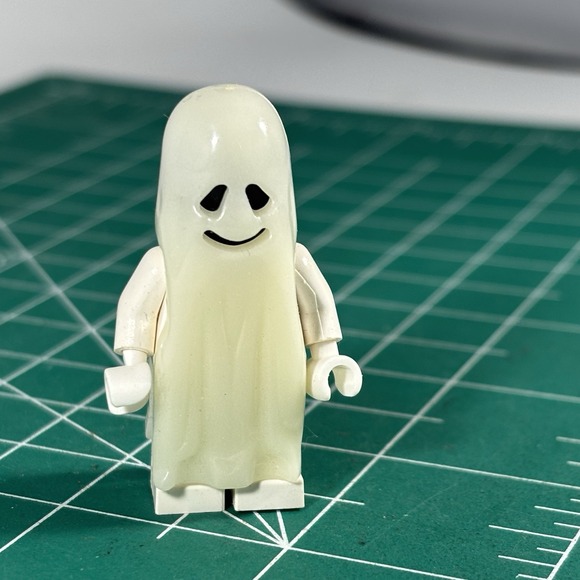 LEGO 6497 TWISTED TIME TRAIN 9376 Ghost MINI FIGURE Castle gen012 GLOW IN DARK - Picture 1 of 3